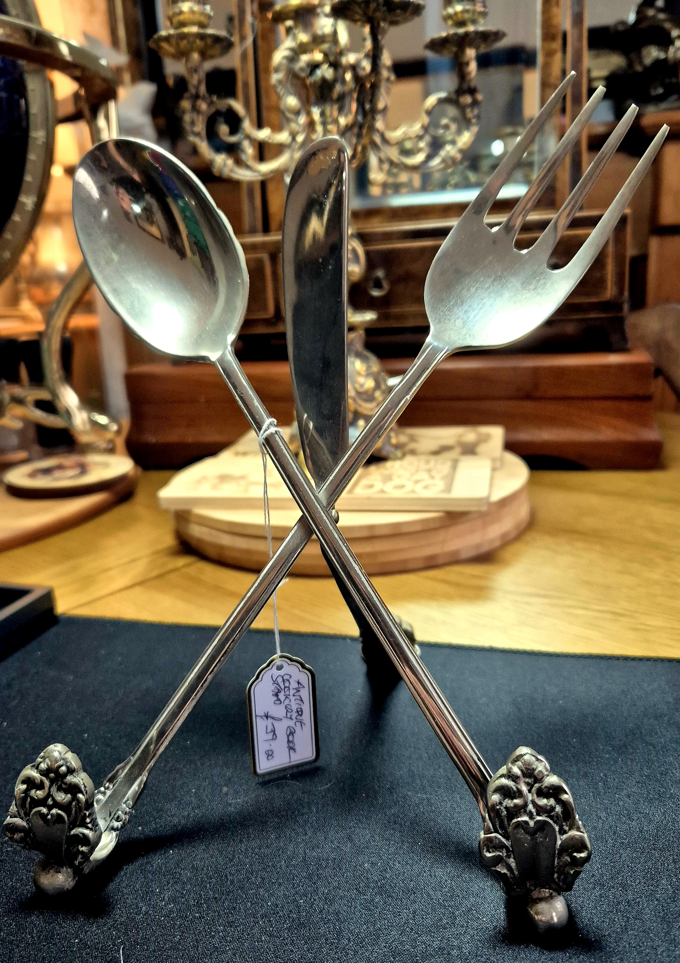 Antique cookbook stand, consisting of a spoon form and knife